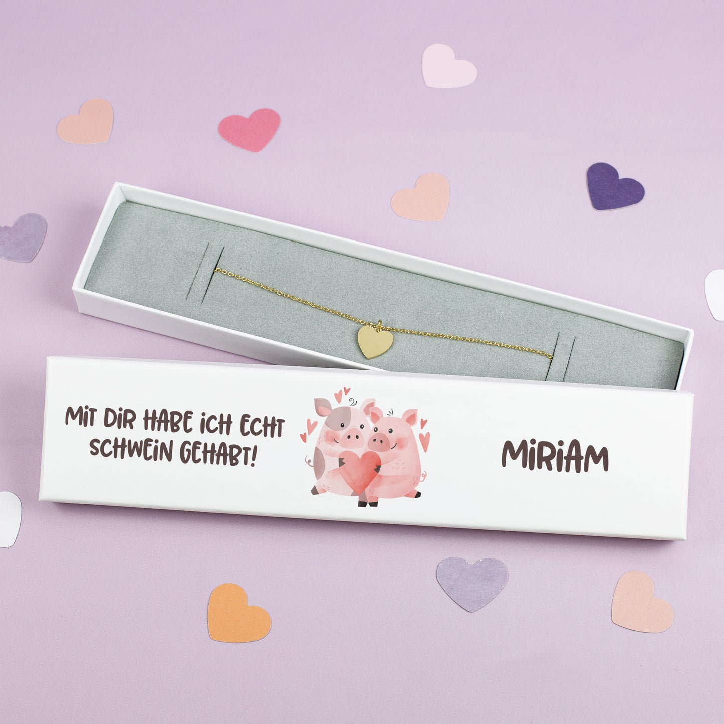 Personalisierte Schmuckverpackung mit Schweinchen-Motiv und Spruch „Mit dir habe ich echt Schwein gehabt!“ mit Name auf dem Deckel