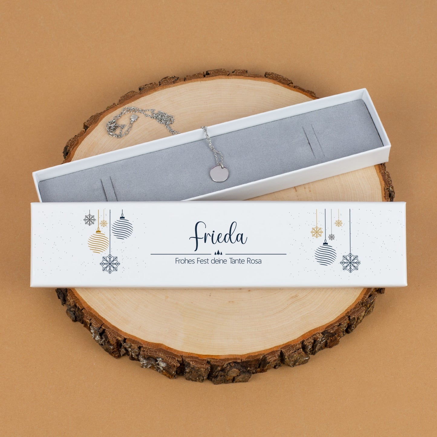 Personalisierte Schmuckverpackung mit winterlichem Motiv und Wunschtext, Schachtel mit silbernem Armband