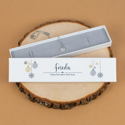 Personalisierte Schmuckverpackung mit winterlichem Motiv und Wunschtext, Schachtel mit silbernem Armband