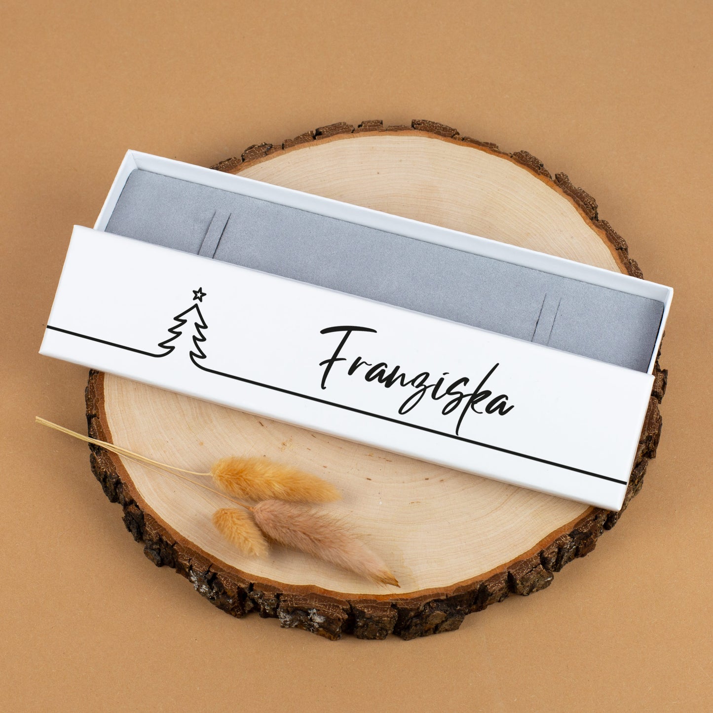 Schmuckverpackung Wintermotiv Line-Art mit Name Franziska auf Holzscheibe