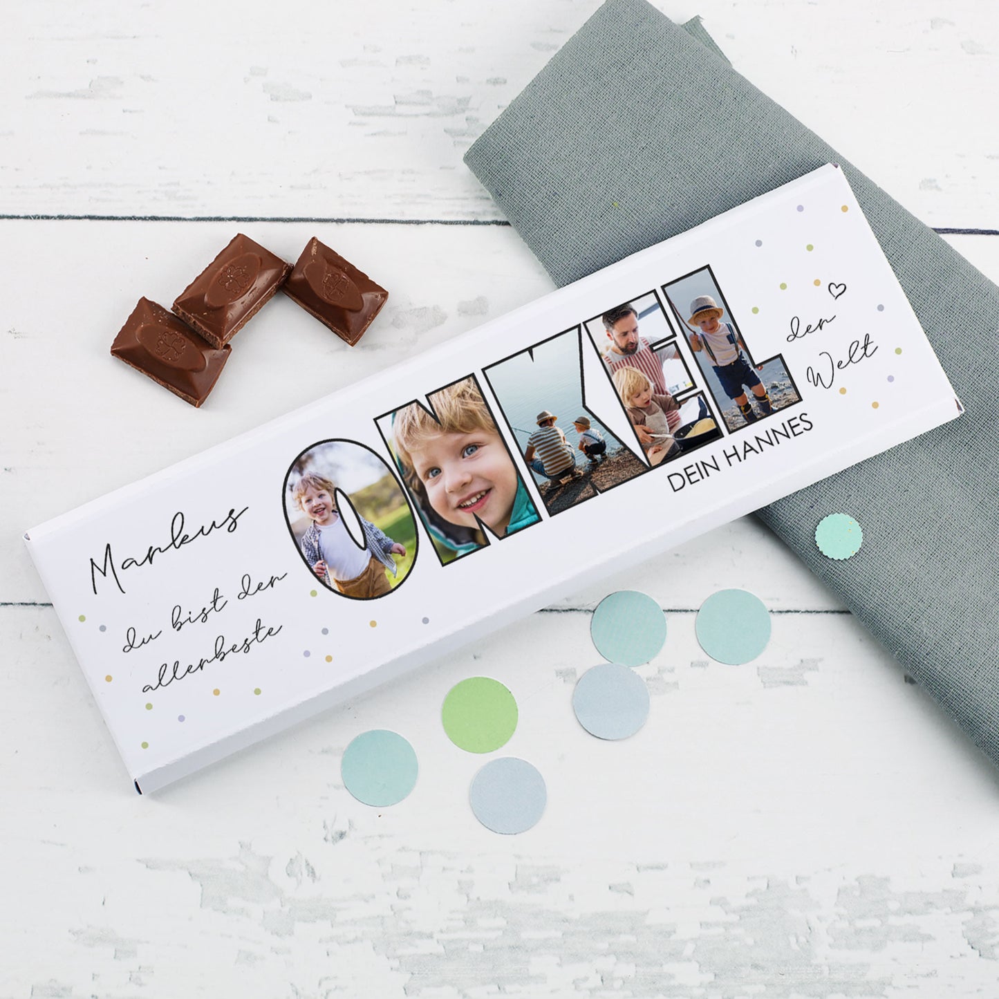 Schokoladentafel mit individuell bedruckter Verpackung für Onkel, dekoriert mit Schokolade und Stoffserviette