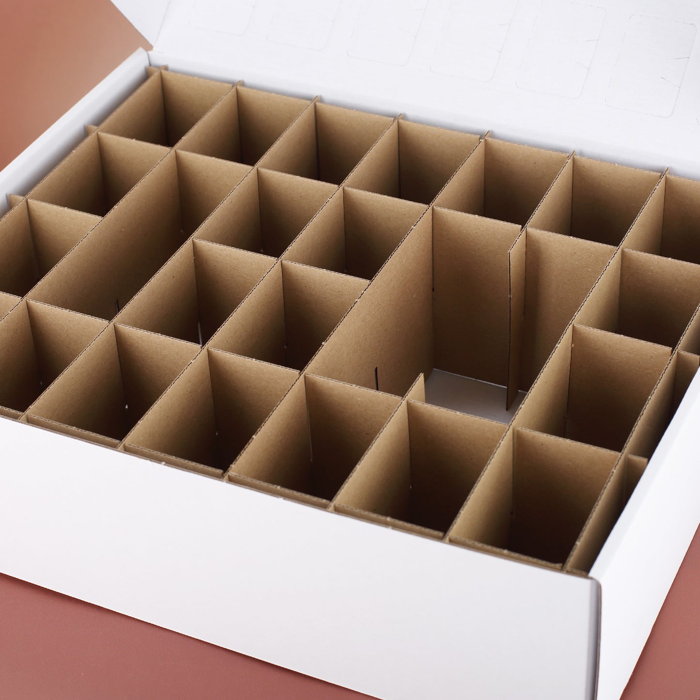 Innenansicht Steck-Inlay aus Karton: 24 Fächer zum Selbstbefüllen