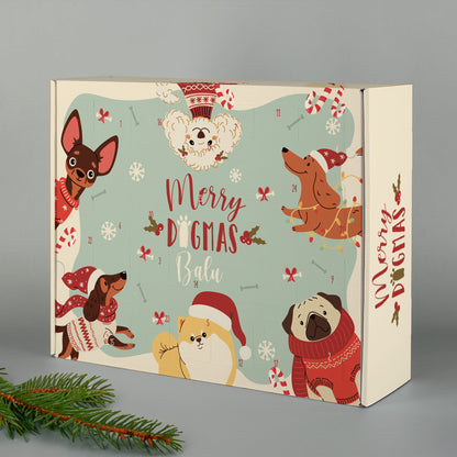Adventskalender „Merry Dogmas“ mit Hundemotiv und Namen personalisiert, festlich dekoriert
