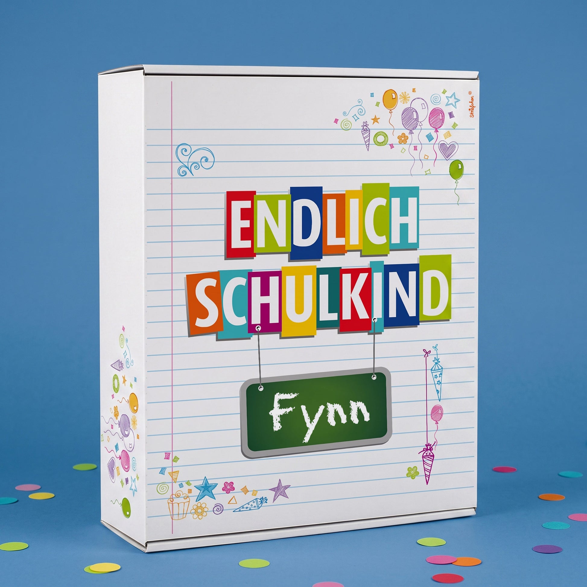 XL Pappbox bedruckt mit dem bunten Schriftzug "Endlich Schulkind" und Wunschnamen