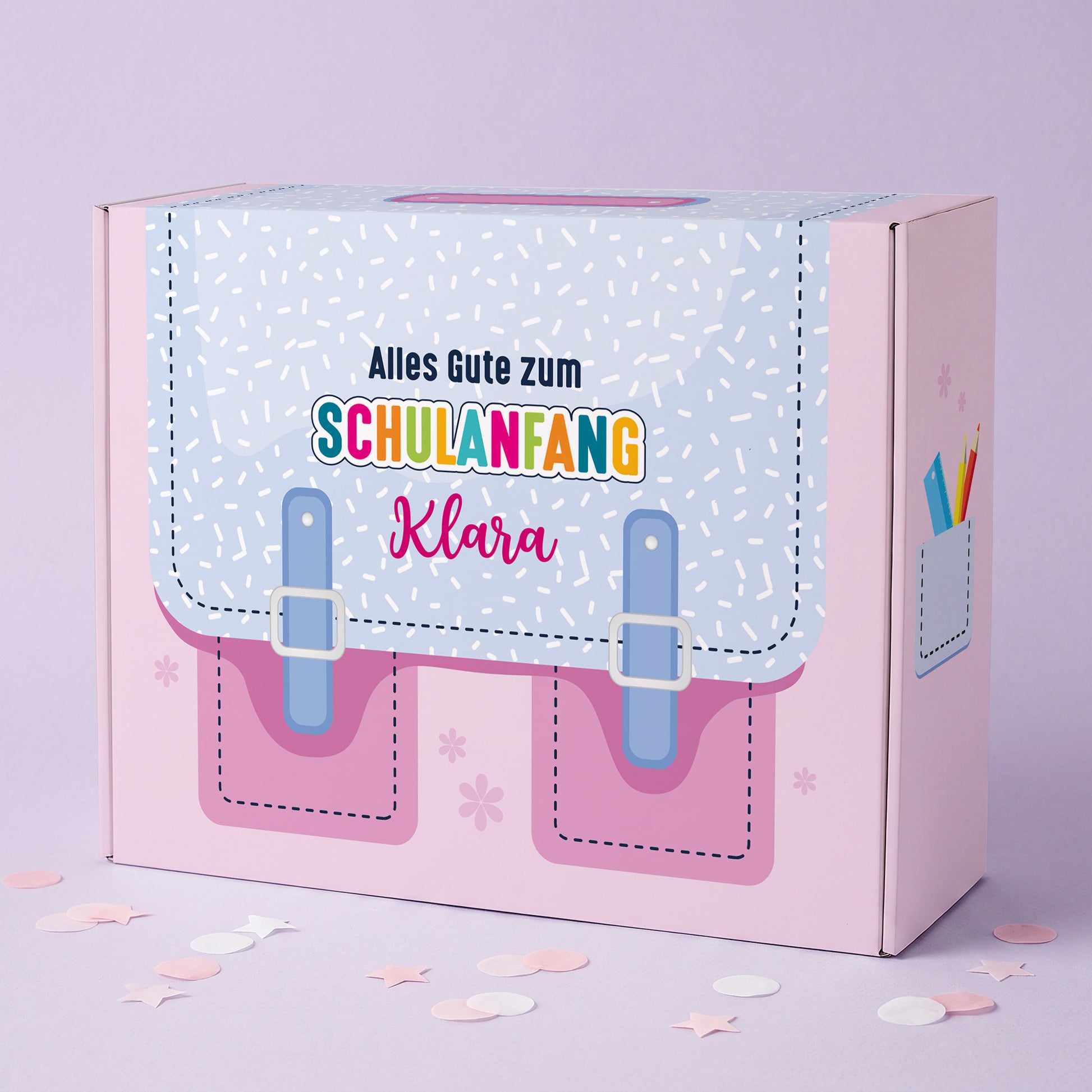 Große rosa Geschenkverpackung zur Einschulung im Schulranzen-Design mit Name
