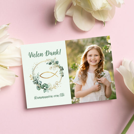 Danksagungskarte zur Kommunion mit Foto auf der Vorderseite und personalisiertem Wunschtext, Ichthys Fisch Motiv mit Eukalyptuszweigen