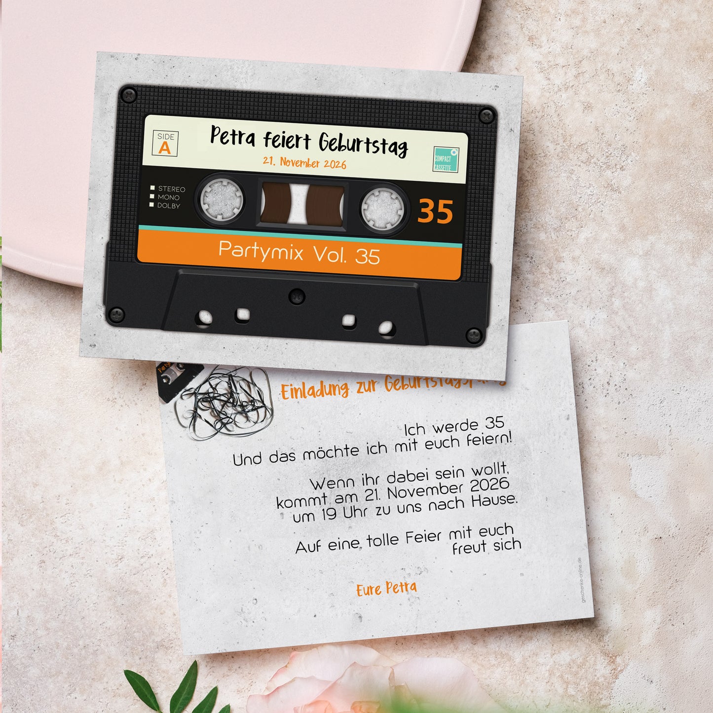Personalisierte Einladungskarte Geburtstag mit Retro Kassette Motiv und Wunschtext Vorderseite