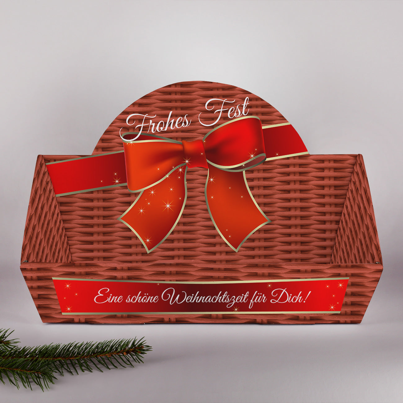 Weihnachtlicher Geschenkkorb mit personalisierter Aufschrift