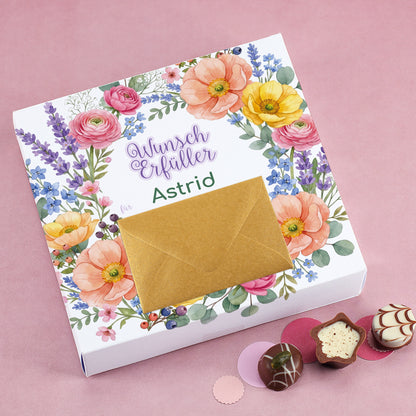Lindt Pralinen Geldgeschenk für Frauen mit Blumenmotiv, Name Astrid und goldenem Umschlag