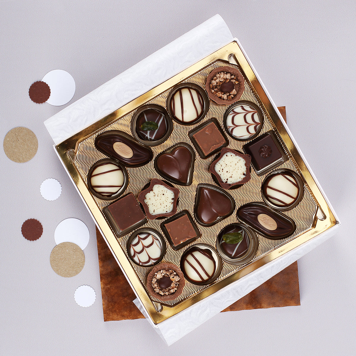 Lindt Mini-Pralinés 100 g in geöffneter Pralinenschachtel