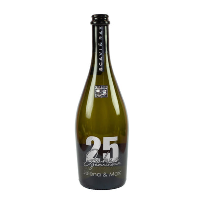 Freigestellte Scavi & Ray Prosecco-Flasche zur Silberhochzeit mit Aufdruck 25 Jahre gemeinsam und Namen Jelena & Marc