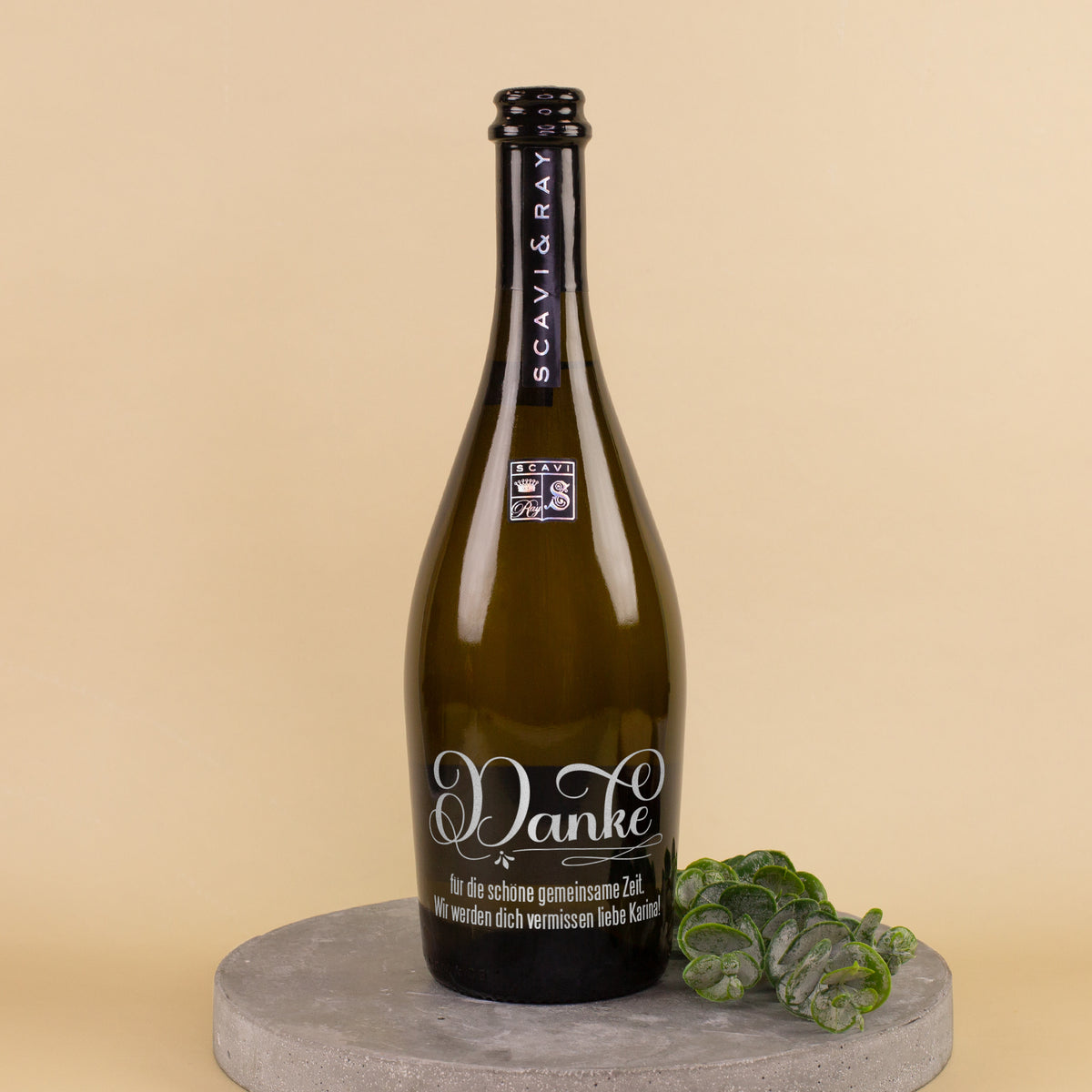 Scavi & Ray Prosecco 0,75 l mit Danke-Gravur und persönlichem Abschiedstext auf dekorativem Sockel