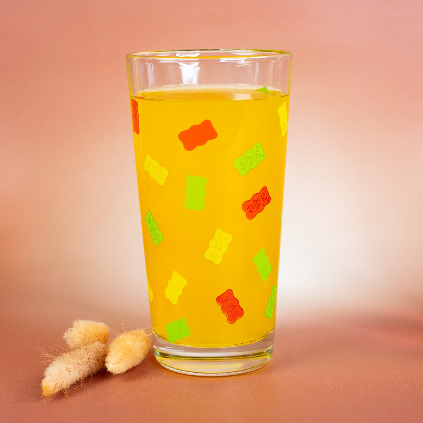 Transparentes HARIBO Trinkglas ohne Personalisierung mit roten, gelben und grünen Gummibärchen Motiven
