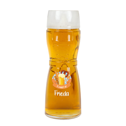 Bierglas mit Brezel- und Maßkrug-Motiv im bayerischen Stil – personalisiert mit Name Frieda, freigestellt