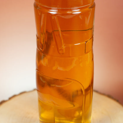 Detailaufnahme Rückseite Bierglas mit Lederhosenform aus Glas geformt