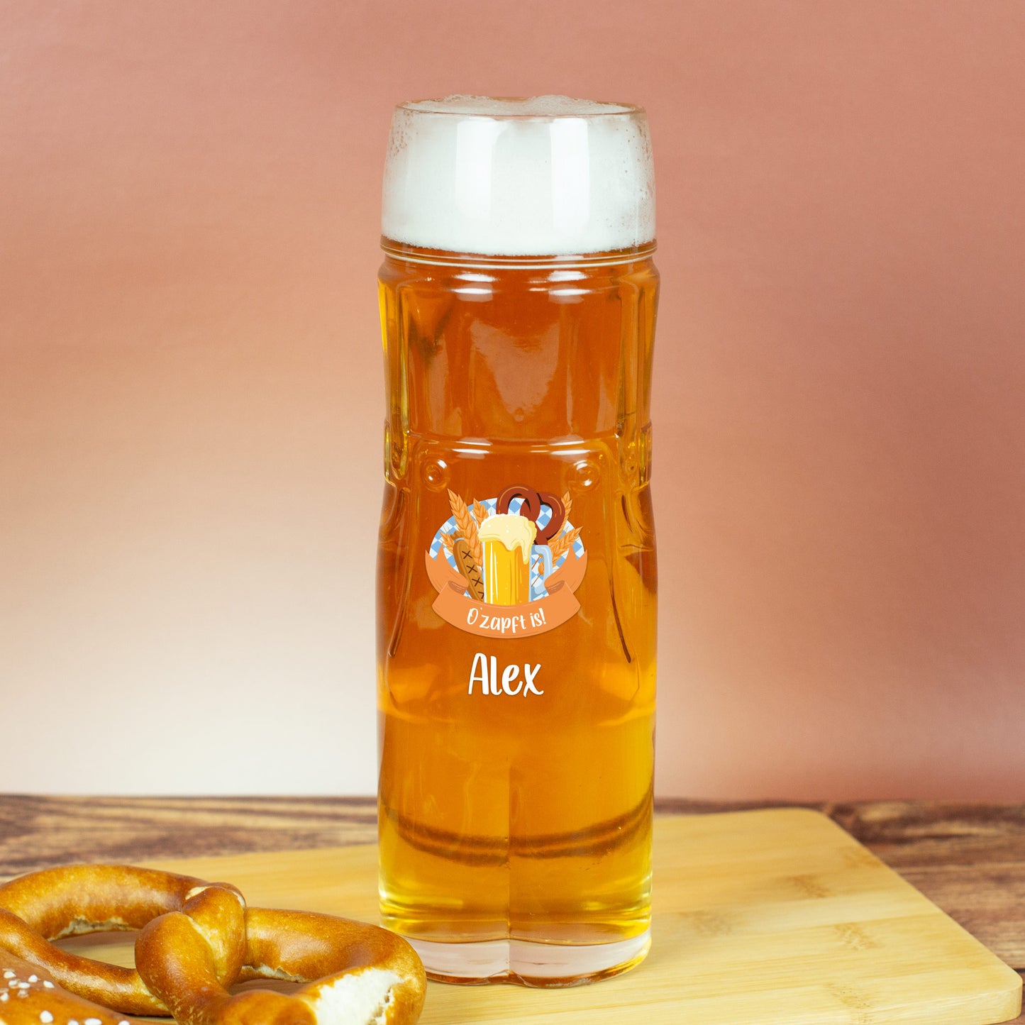 Personalisiertes Bierglas im Design einer Lederhose oder Dirndl mit Name und bayerischem Festmotiv