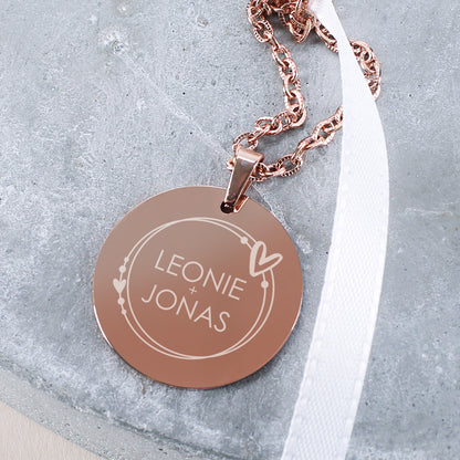 Gravierte Namenskette mit Herzen - in Roségold