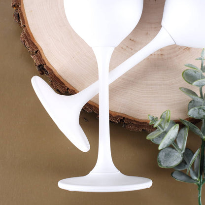 Sektglas mit mattweißer Außenseite