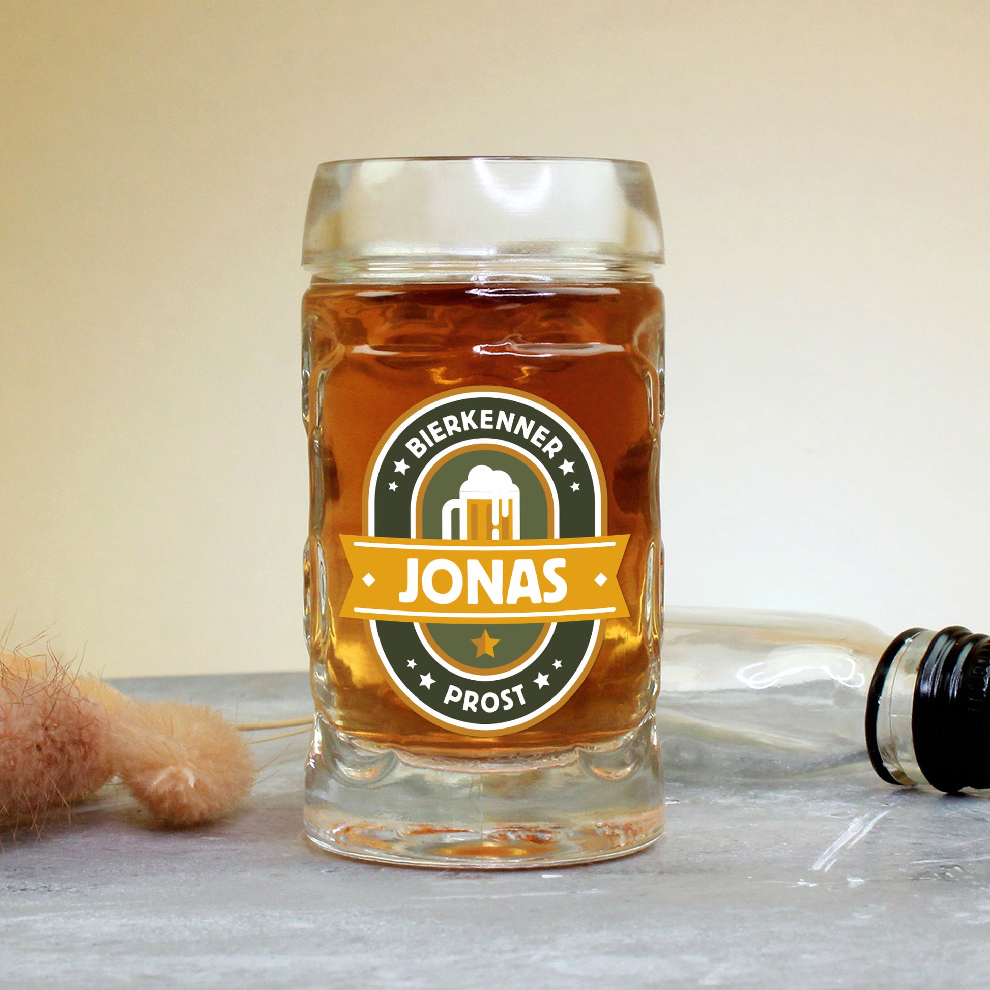 Mini-Bierkrug mit 4 cl Fassungsvermögen – frontal fotografiert, ideal als Schnapsglas mit witziger Wirkung