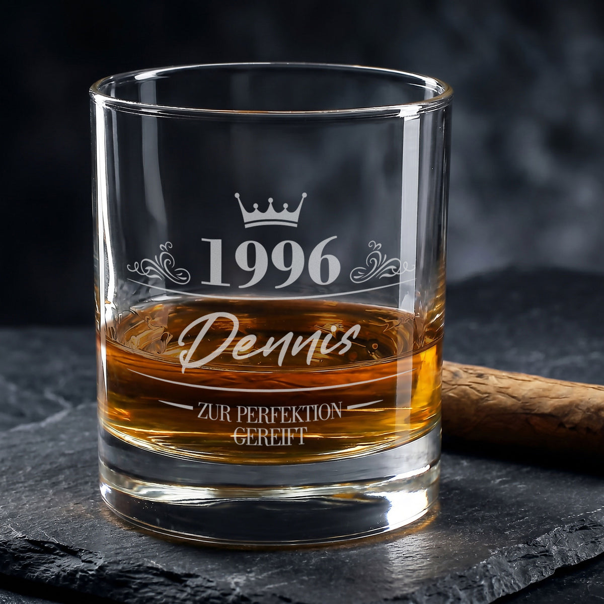 Whiskey Glas mit Gravur als Geschenk zum Geburtstag personalisiert –