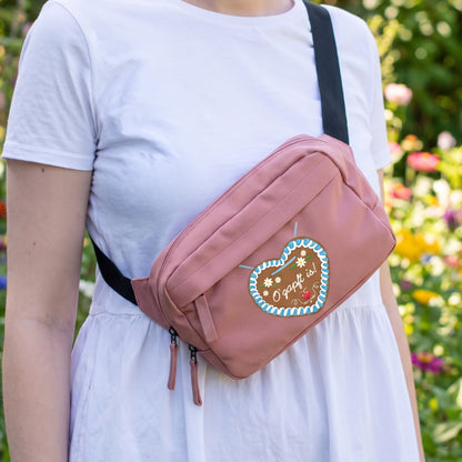 Personalisierte Rosé-Pink Crossbody Tasche mit Lebkuchenherz Motiv
