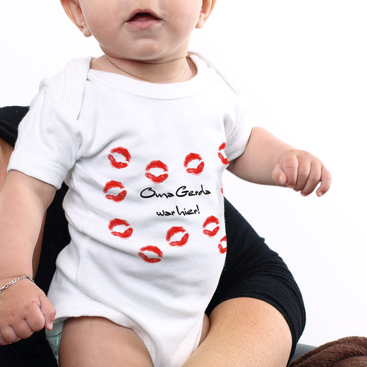 Babybody mit Wunschtext und Kussmund