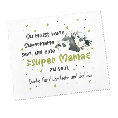 Detailansicht Panda Brillenputztuch mit Spruch Super Mama und personalisiertem Text für Mama