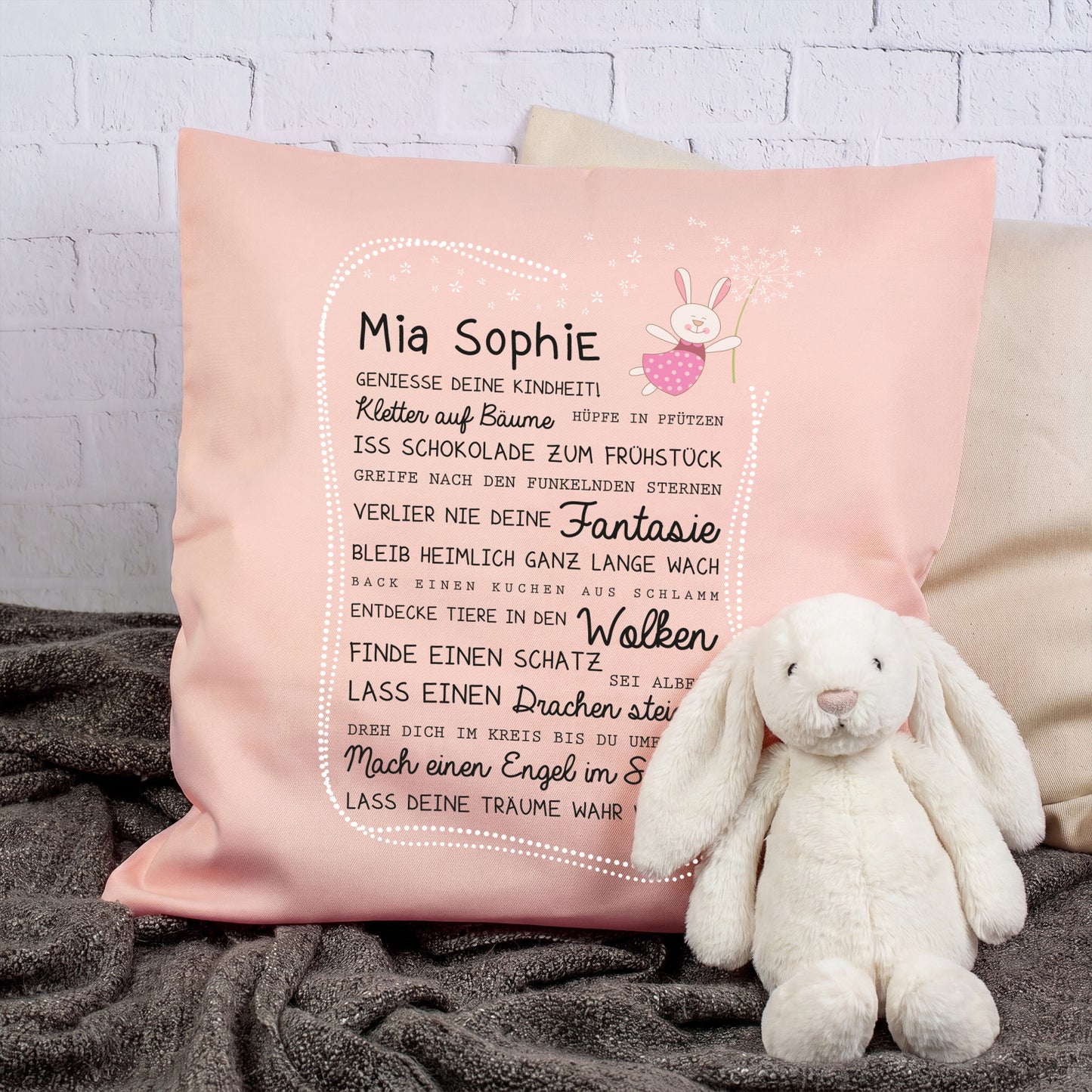 Rosa Kinderkissen mit Name Mia Sophie, Hasen Motiv und Kuscheltier als Geschenk für Mädchen