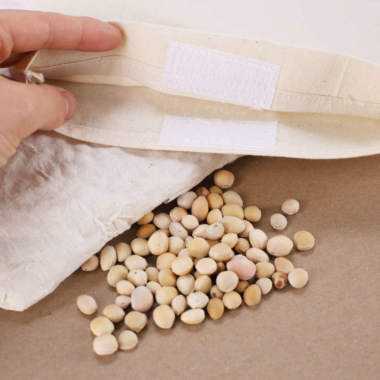 Kirschkernkissen mit Klettverschluss am Kissenbezug