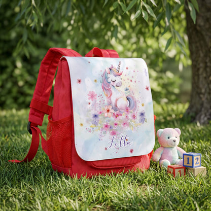 Roter Kindergartenrucksack für Mädchen mit Einhornmotiv, Blumen und personalisiertem Namen Lotta im Grünen