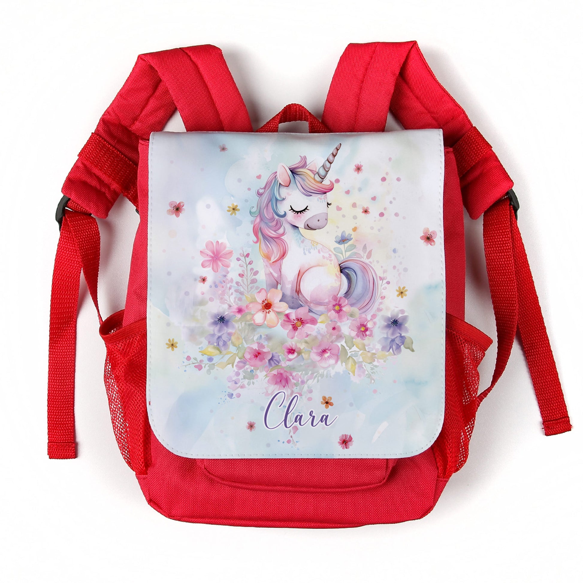 Personalisierter Kindergartenrucksack mit Einhorn und Name Clara auf weißem Hintergrund