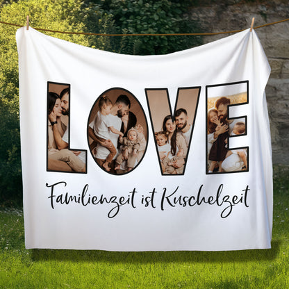Personalisierte Kuscheldecke mit LOVE Design und Namen „Mirko & Julia“, Fotodecke hängt draußen an einer Wäscheleine