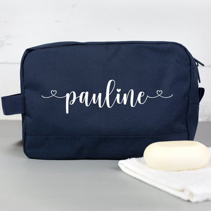 Dunkelblaue Beautycase Kulturtasche mit individuellem Namensdruck „Pauline“ und Herz-Design