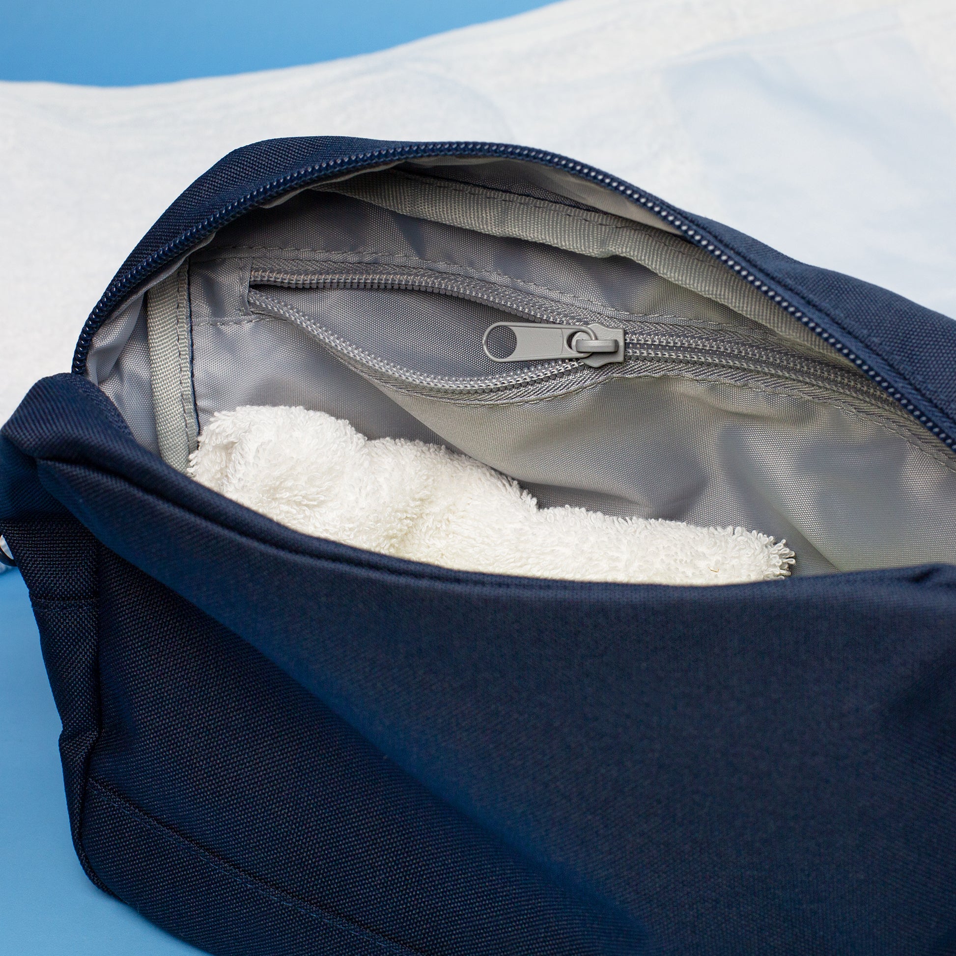 Innenfach der personalisierbaren Beautycase Kulturtasche mit zusätzlichem Reißverschlussfach