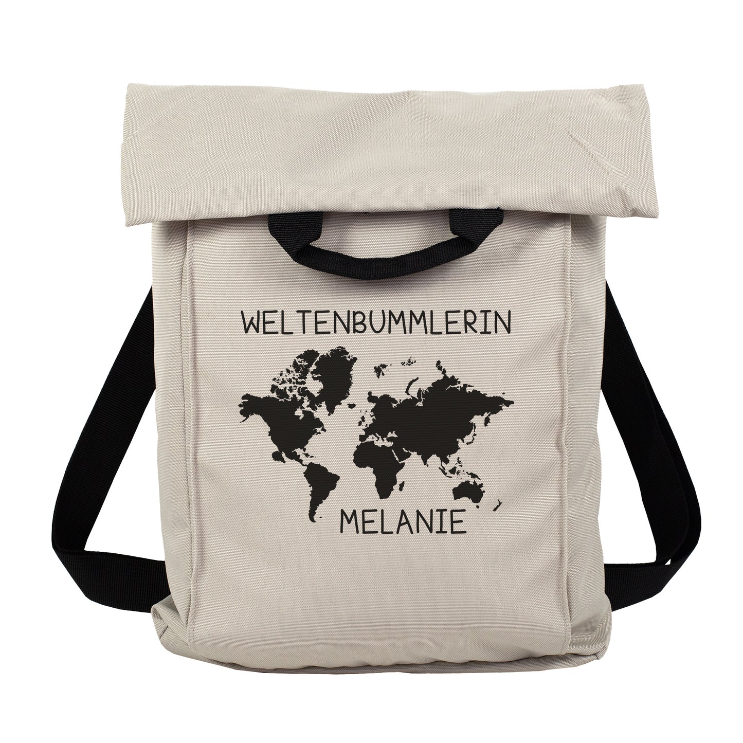 Beiger 2-in-1 Rucksack mit Weltkarten-Motiv, Wunschtext „Weltenbummlerin“ und Name „Melanie“ freigestellt auf hellem Hintergrund