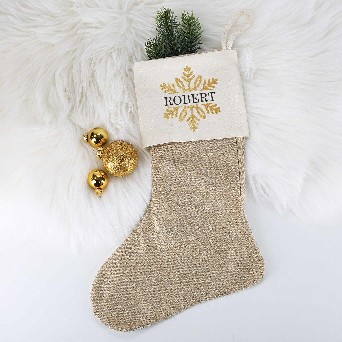 Weihnachtssocke mit goldenem Schneeflockenmotiv und Name bedruckt