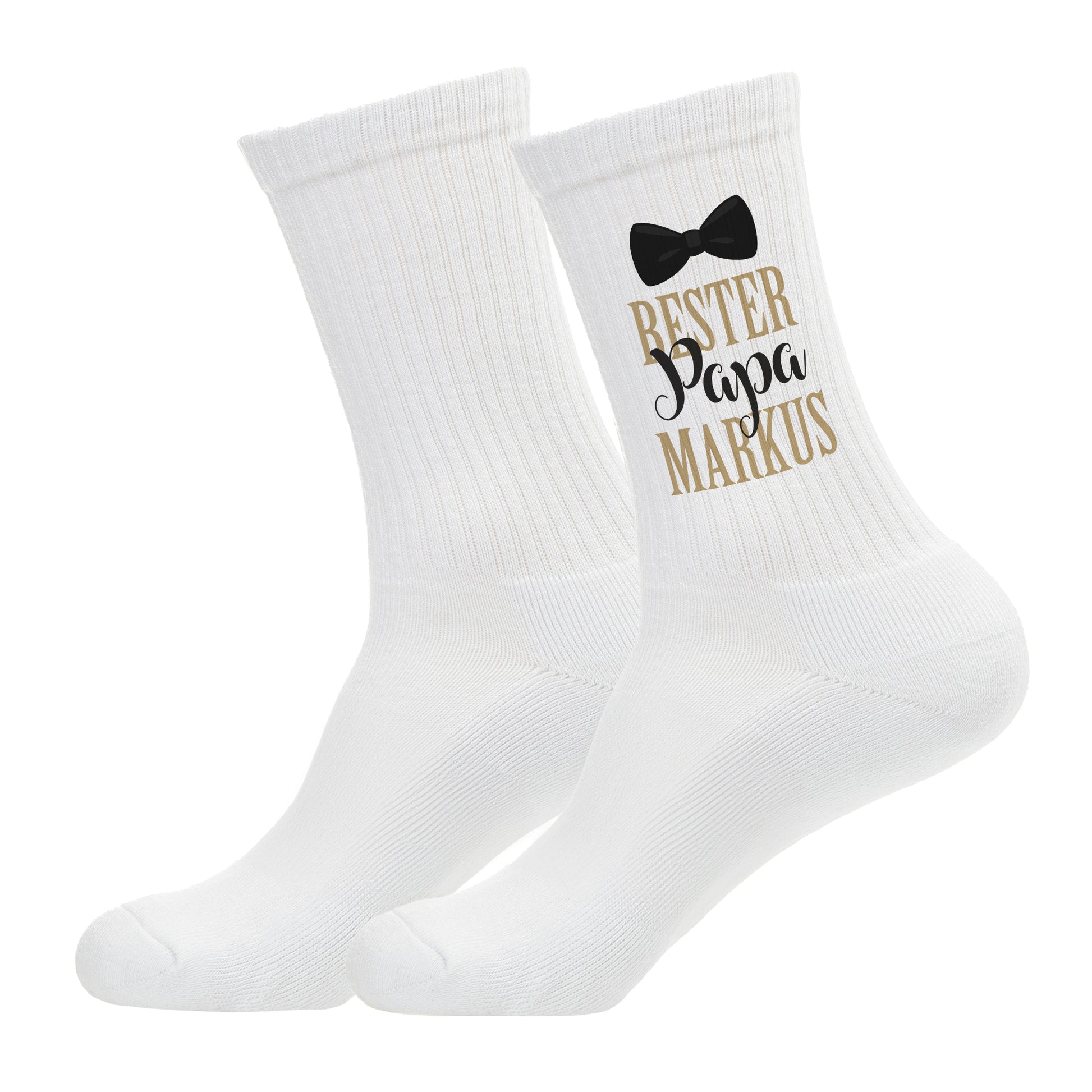 Weiße Socken für Herren mit personalisiertem Papa-Motiv freigestellt