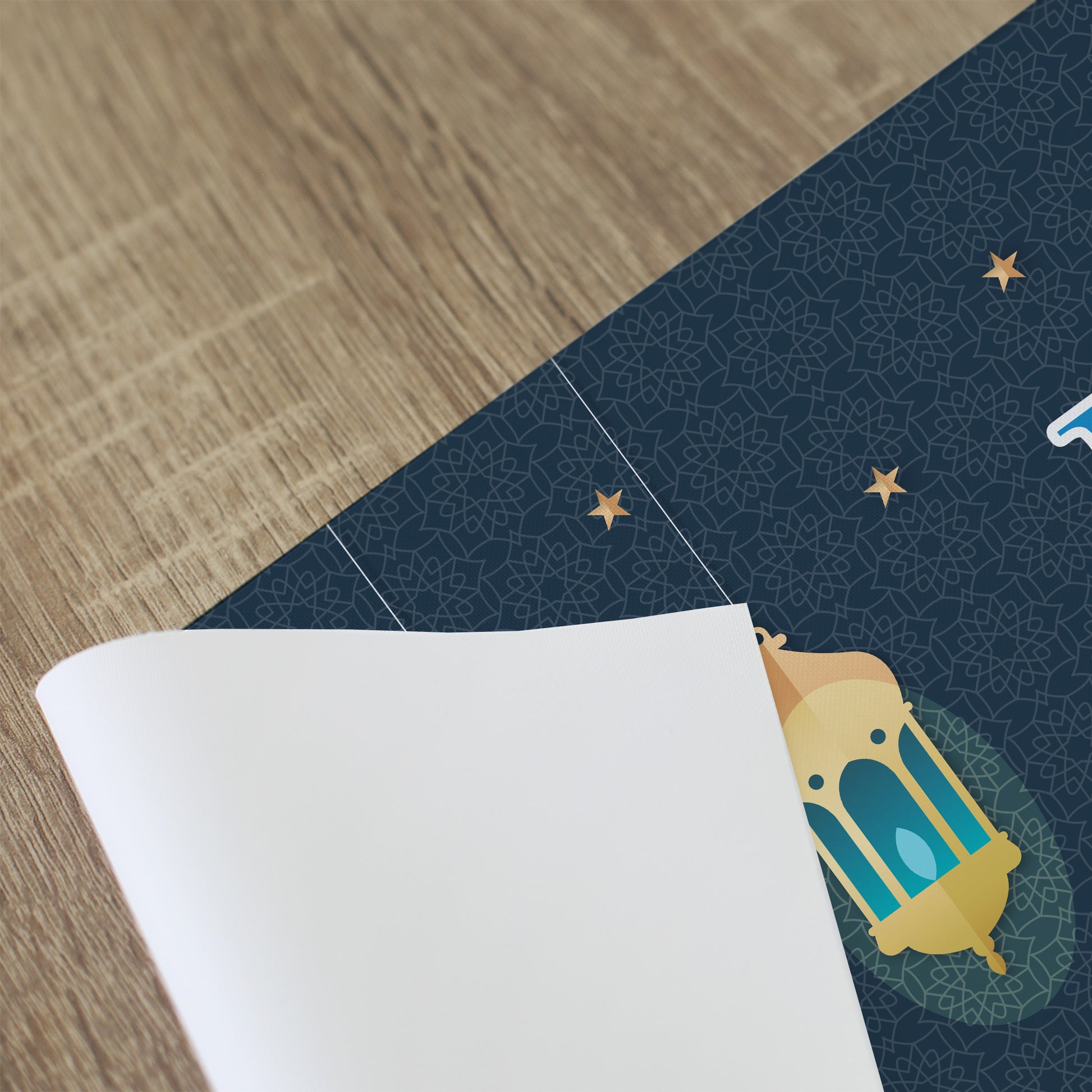 Detailaufnahme vom Ramadan Tischläufer aus Polyester mit Laternenmotiv und abwischbarer Oberfläche