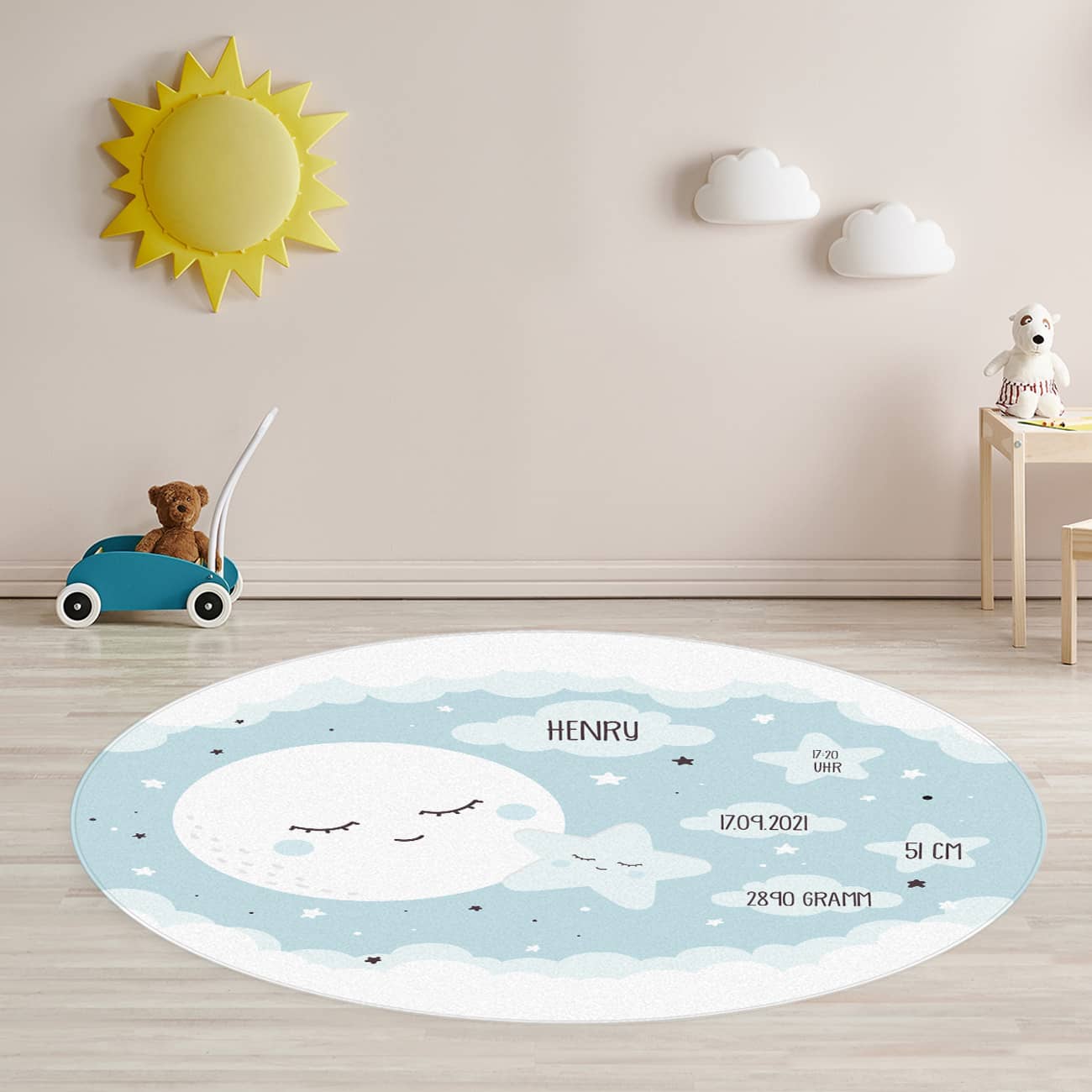 Kinderteppich zur Geburt in Hellblau mit Mond und Sterne Motiv