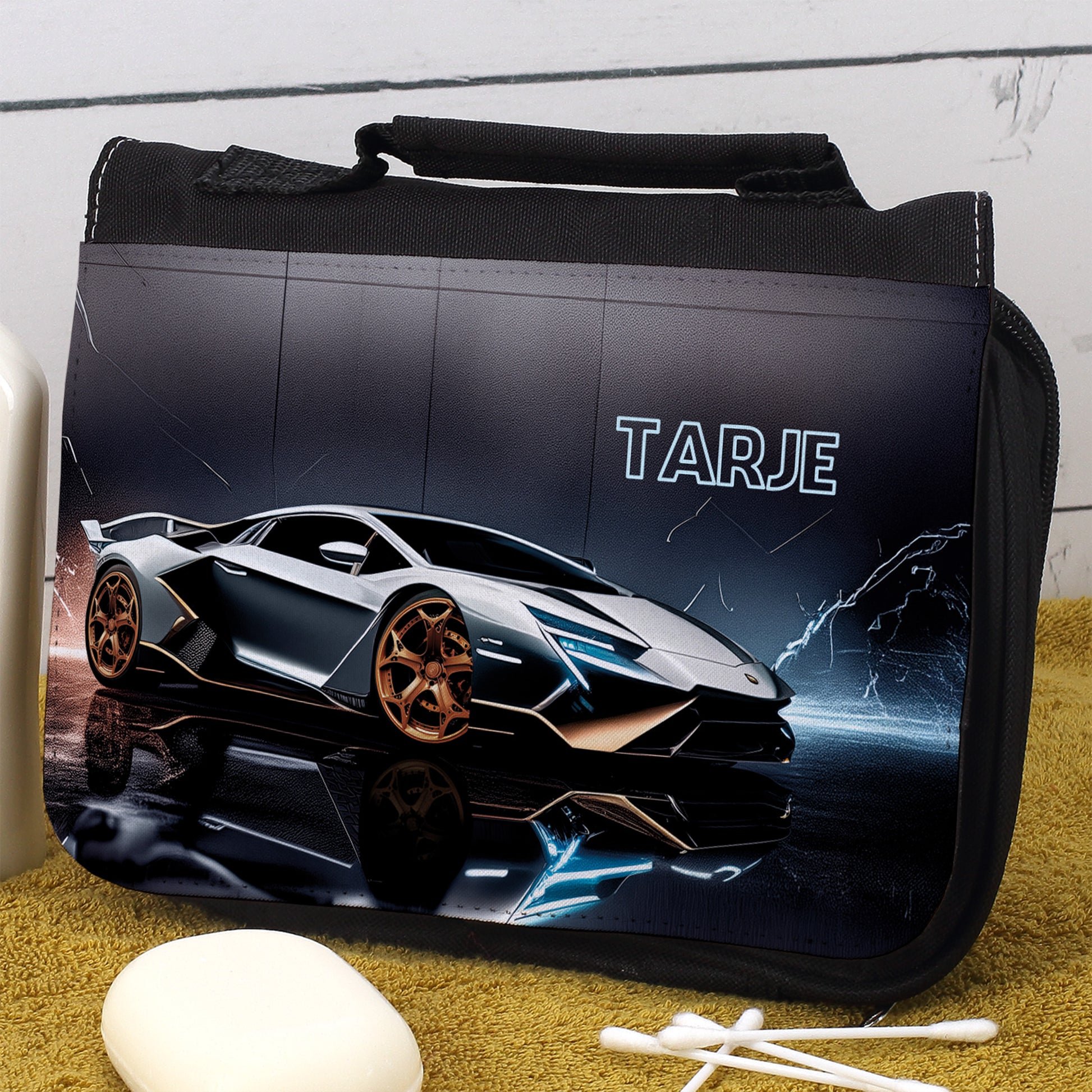 Waschtasche mit Sportwagen-Motiv für Jungen mit Name personalisiert Kulturbeutel in schwarz