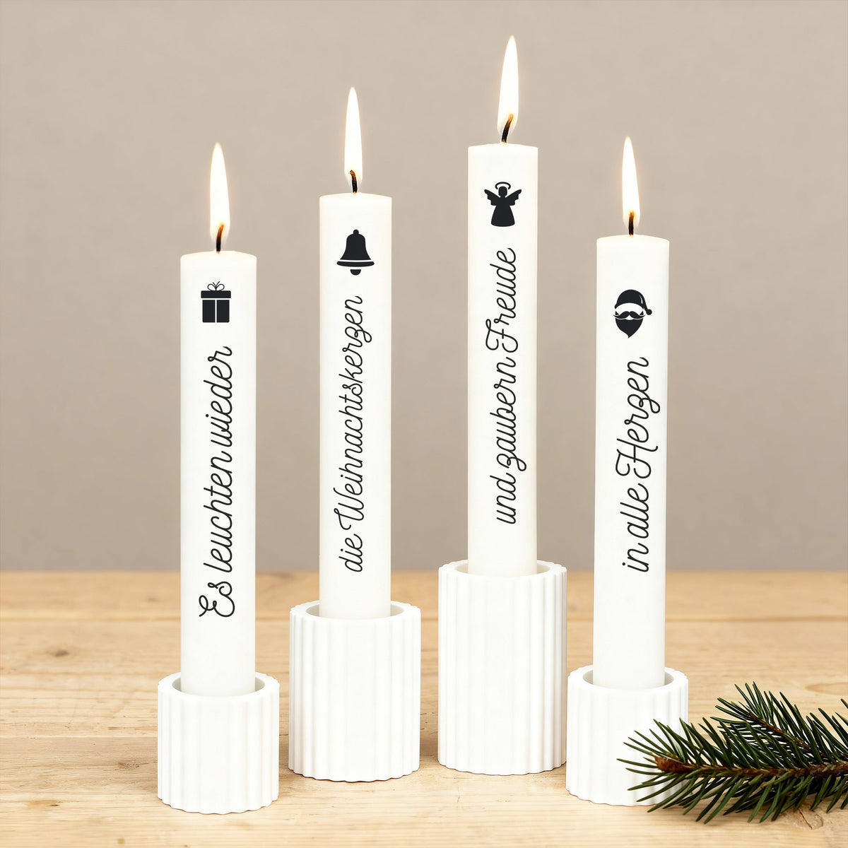Adventskerzen mit Weihnachtsmotiven personalisiert mit Wunschtext –