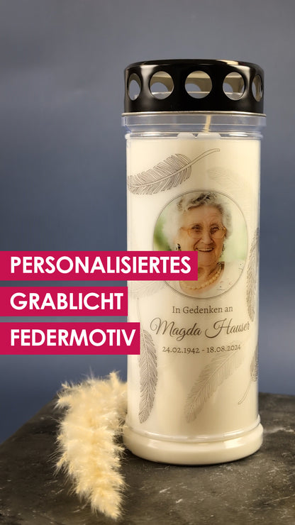Grablicht personalisiert mit Foto, Name und Datum. Motiv Federn