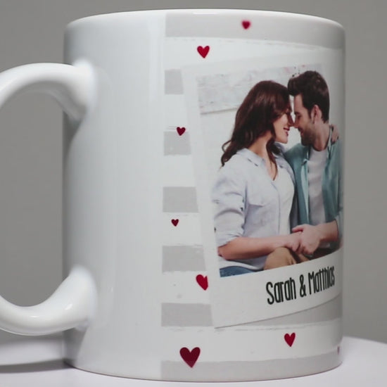 Fototasse mit drei Fotos und Wunschtext. Innenseite mit Herzen und I Love You bedruckt. 