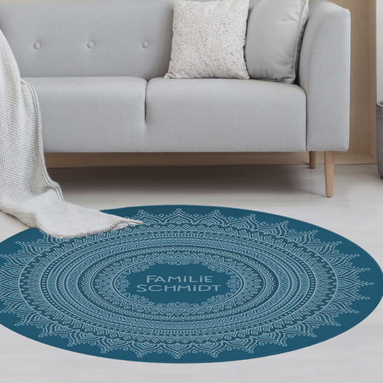 Runder Mandala Teppich mit Namensgravur in drei Farben
