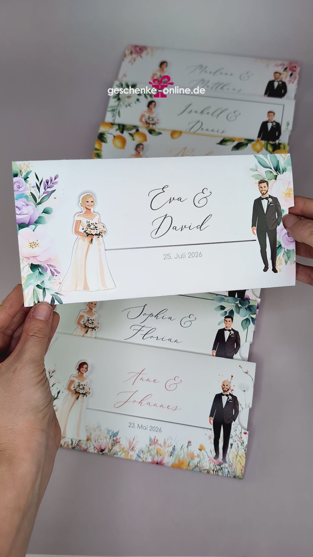 Hochzeitseinladung – Ziehkarte mit Brautpaar und Blumen-Motiv