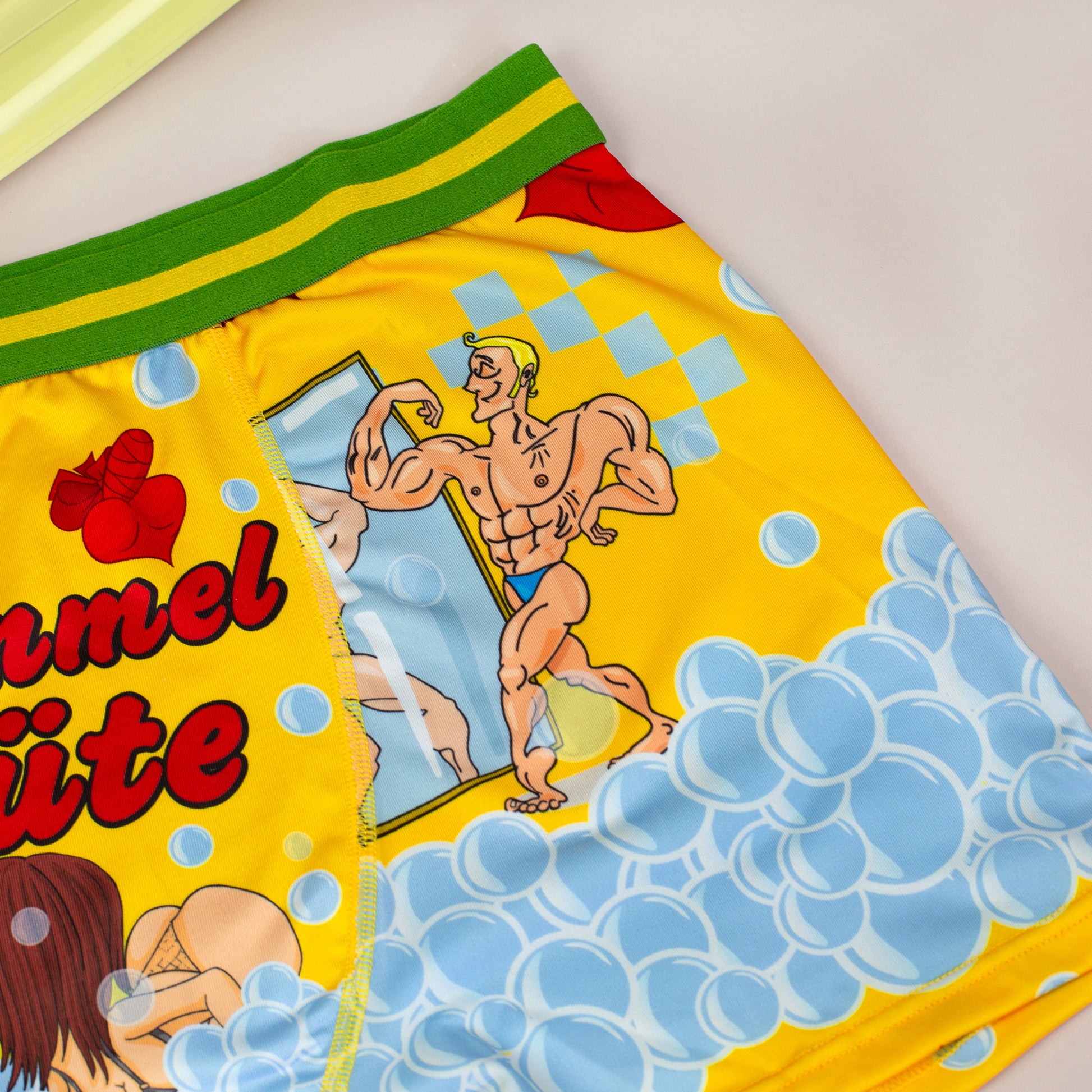 Comicfigur Bodybuilder auf der Boxershort Lümmeltüte mit Schaumdesign
