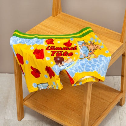 Boxershort Lümmeltüte liegend auf Holzstuhl als Scherz-Unterhose