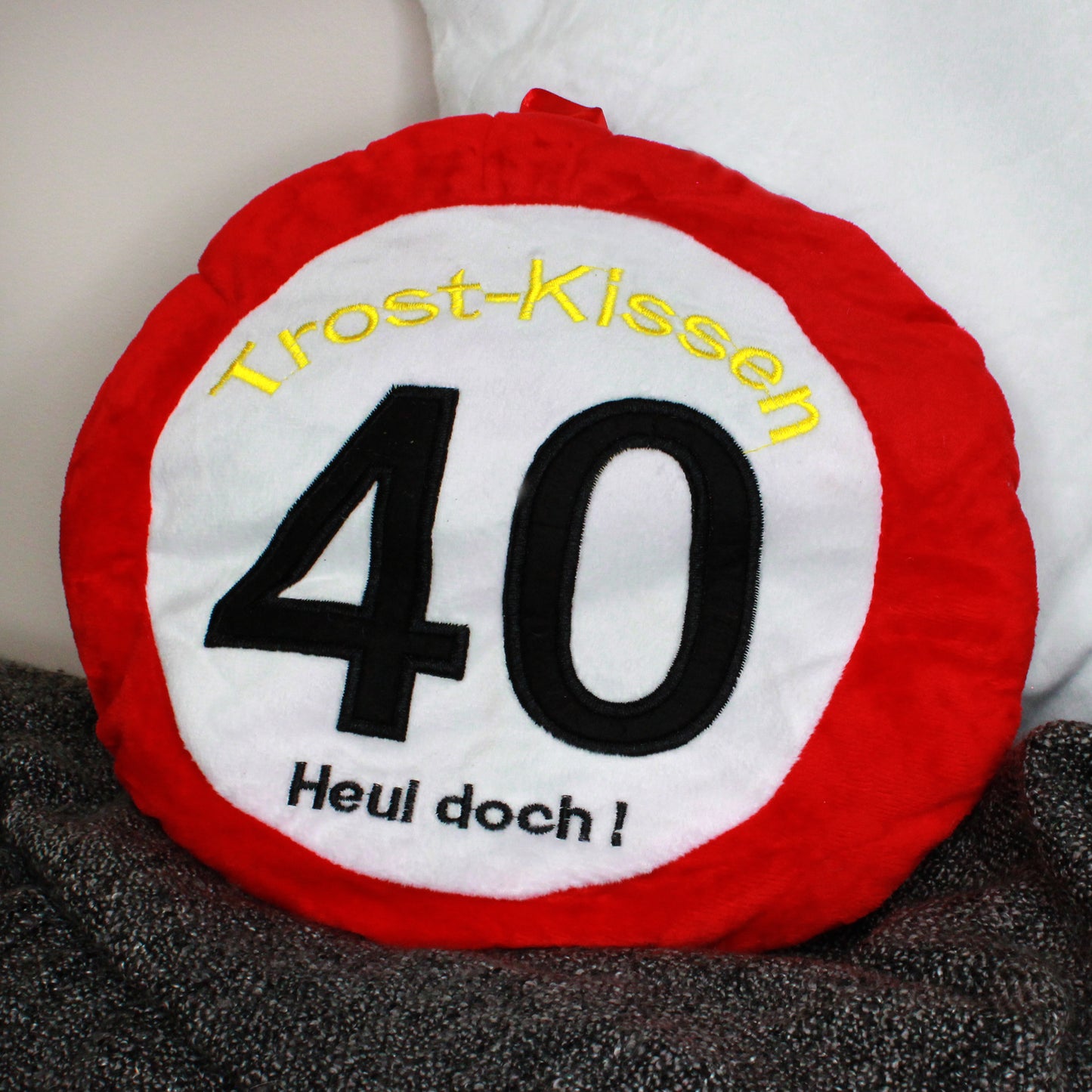 Rotes Trostkissen zum 40. Geburtstag mit Spruch Heul doch