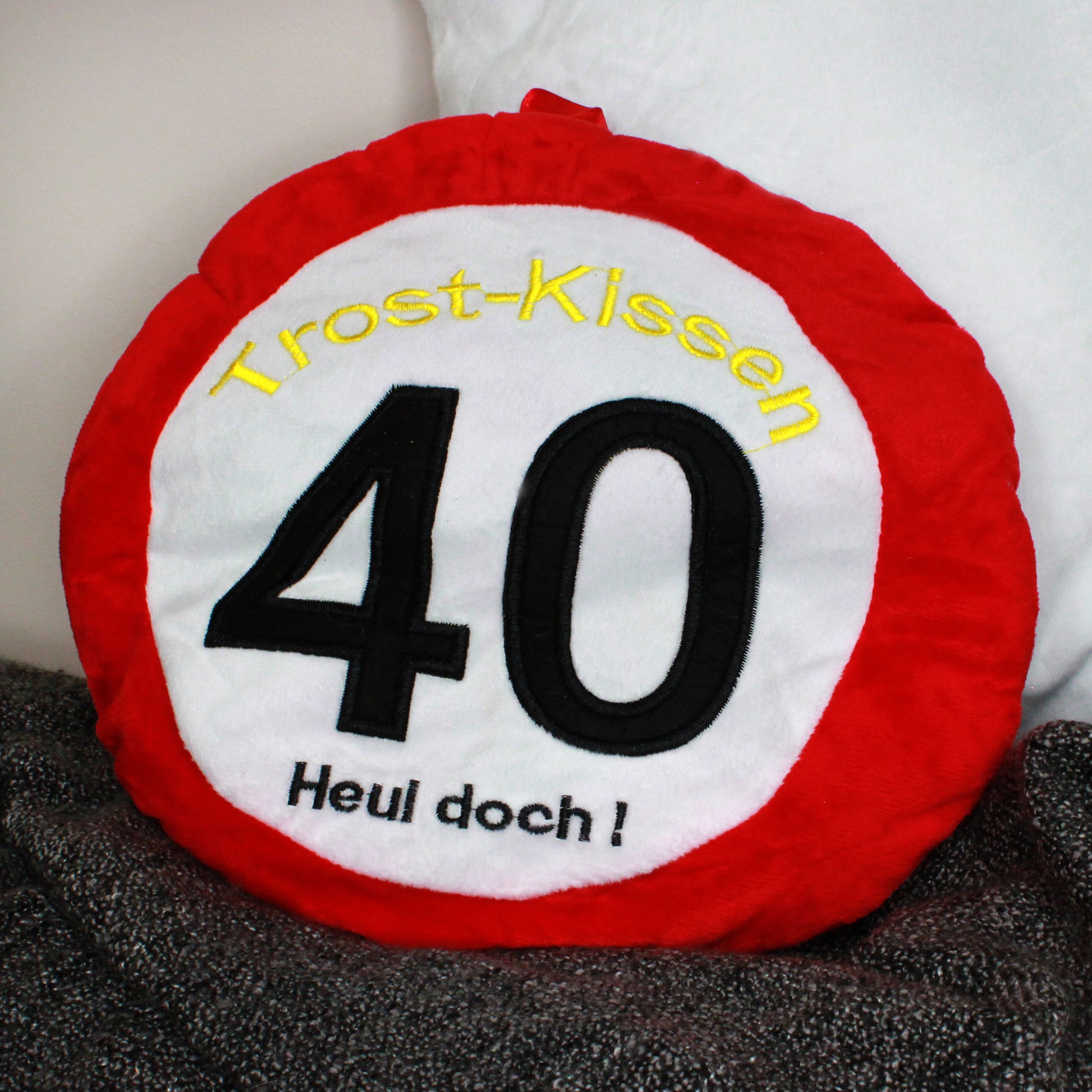 Rotes Trostkissen zum 40. Geburtstag mit Spruch Heul doch
