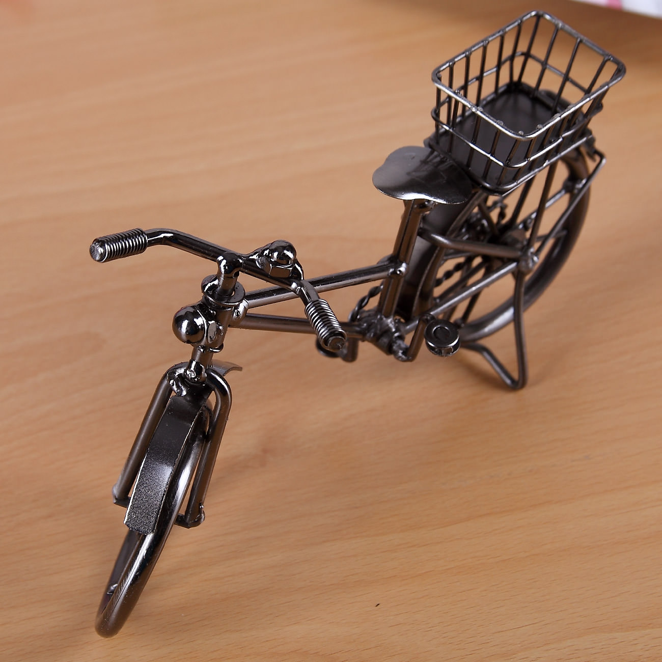 Deko Fahrrad mit Korb aus Metall